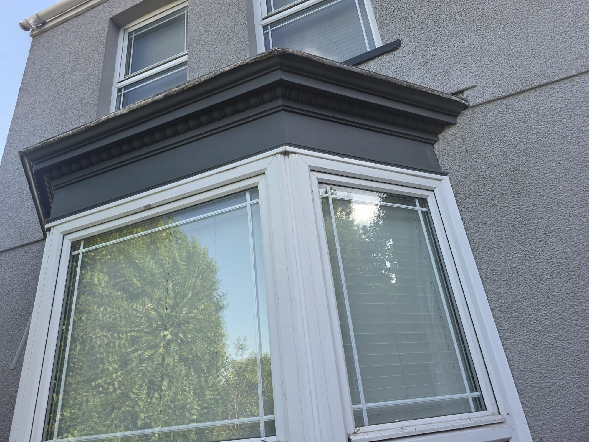Freshly painted bay window trim, fully finished — Newport exterior decorating